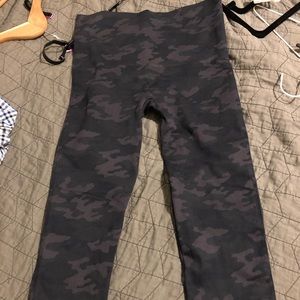 Spanx, camouflage, ankle length, leggings.